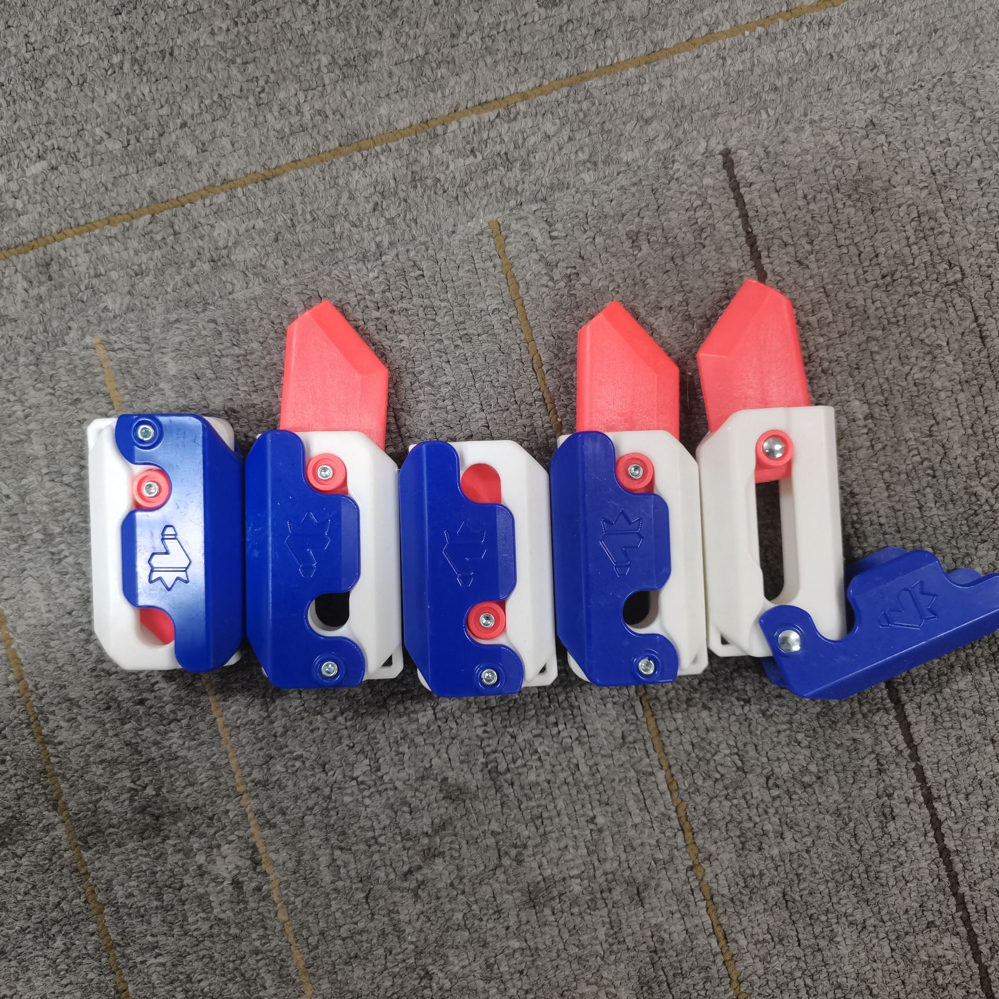 9新  网红解压玩具萝卜刀  拍一发五  蓝白色  外观刮痕