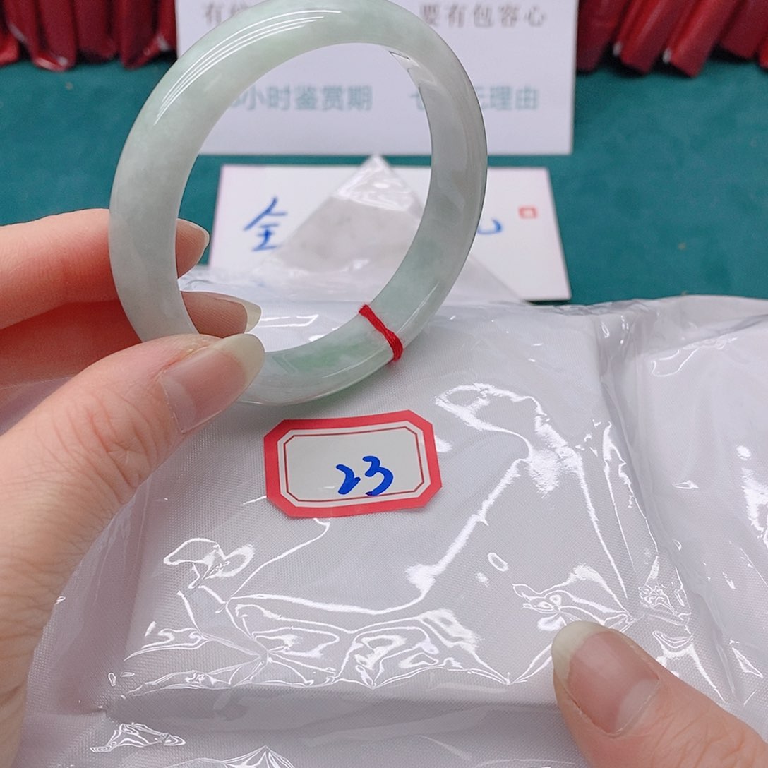 翡翠手镯未镶嵌?*z2333333333