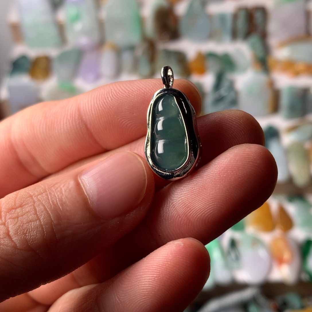 翡翠未镶嵌颈饰危地马拉翡翠，豆子