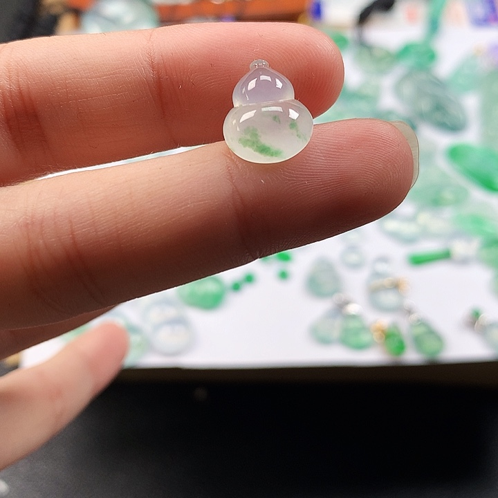 翡翠未镶嵌吊坠(不含链)爱****?葫芦