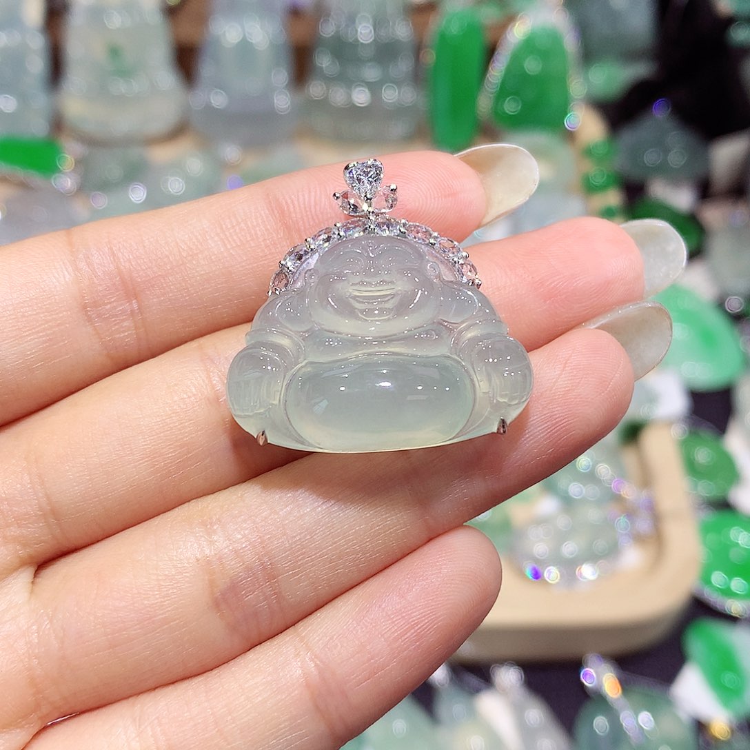 翡翠18K金镶嵌颈饰佛