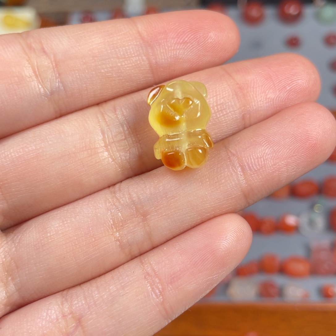 蜜蜡裸石未镶嵌小熊