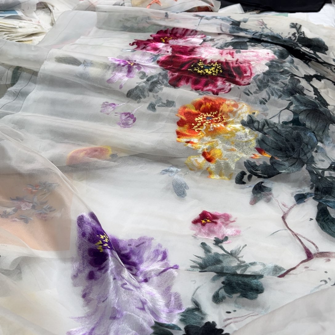 织绣鹿苏绣艺术类作品欣赏