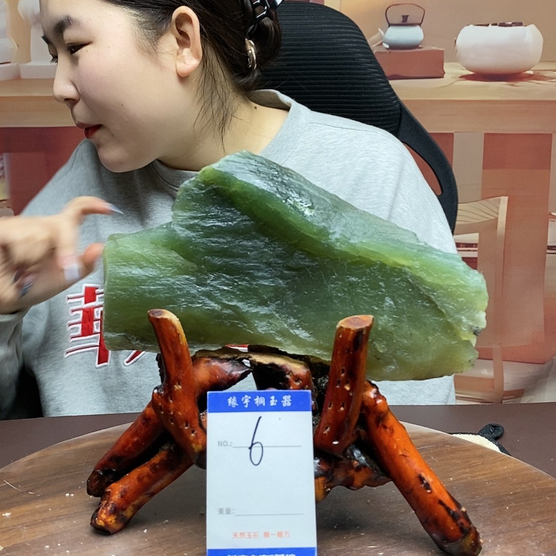 蛇纹石玉原石未镶嵌