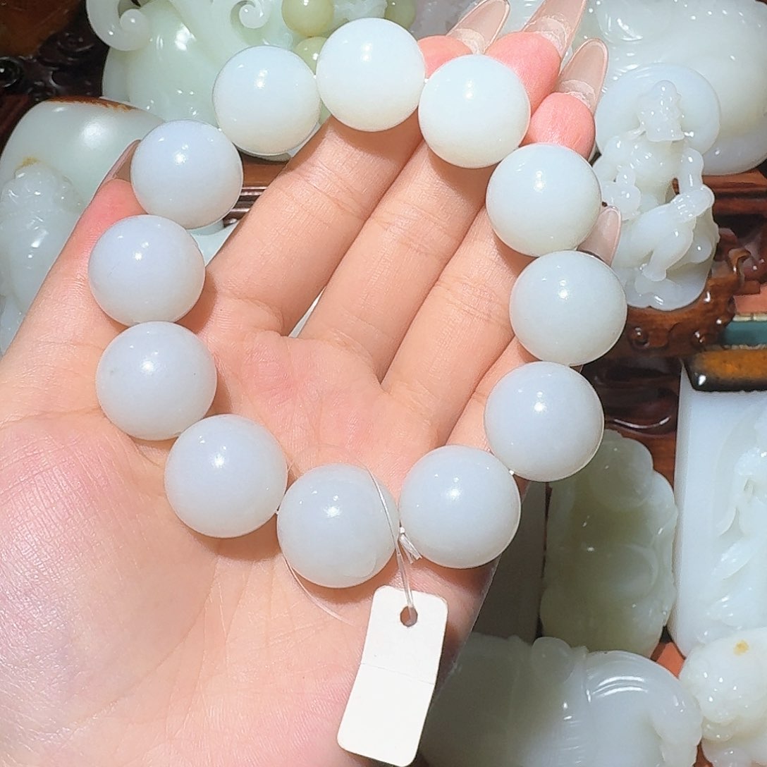 未镶嵌透闪石质玉把件