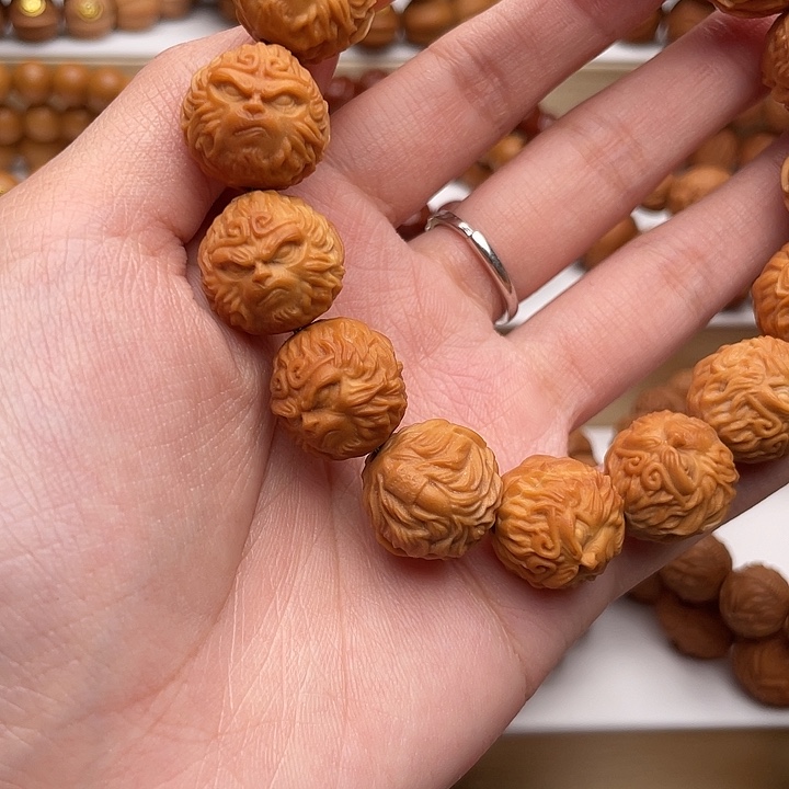 猴头核桃吊坠二等歪嘴大圣微瑕款