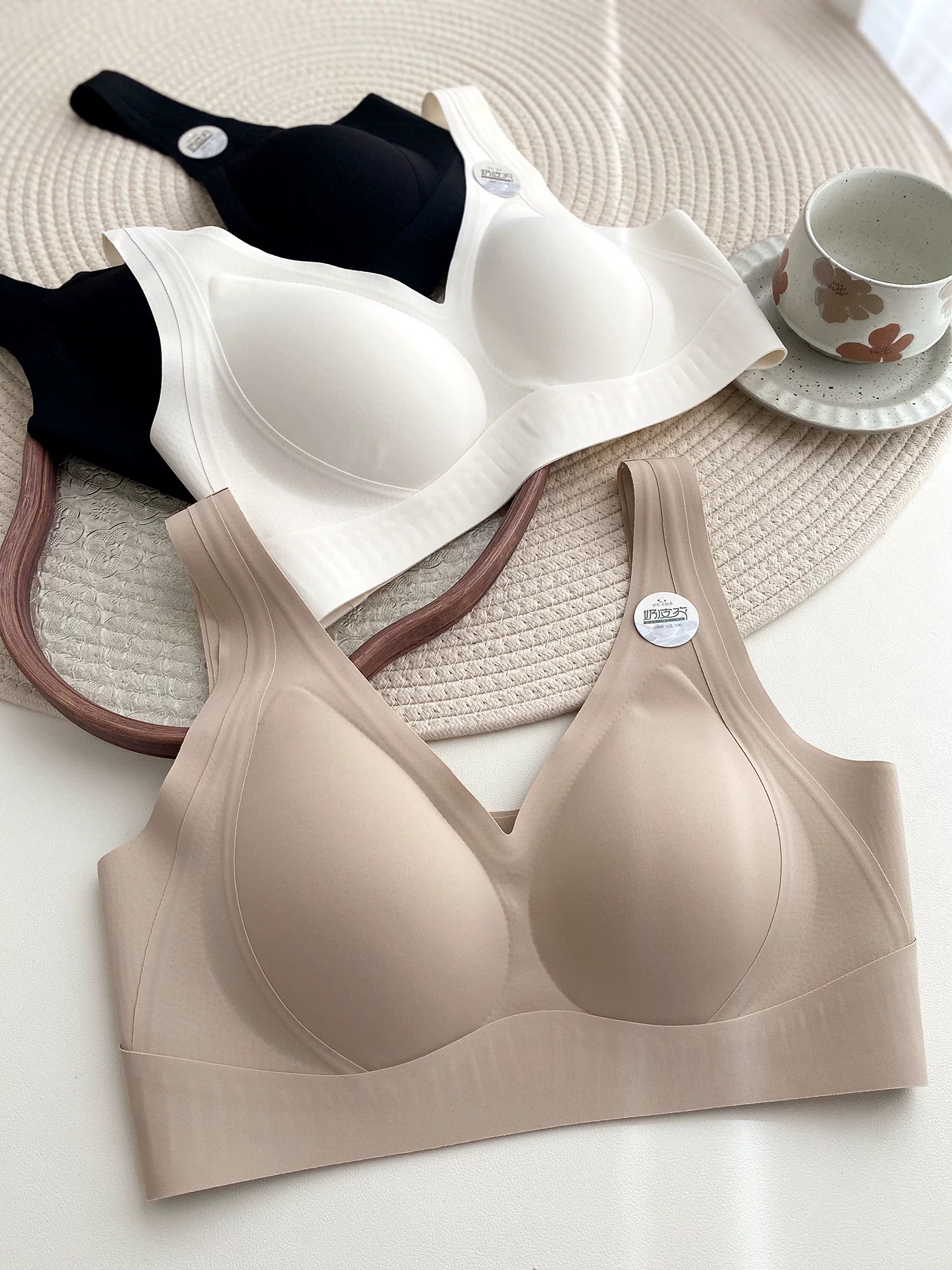 3761#宽肩背心式文胸无痕光面轻提拉舒适百搭套头固定杯奶皮衣
