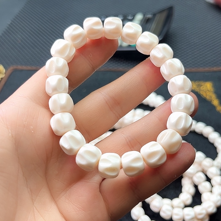 和田玉（糖玉）颈饰未镶嵌啊啊