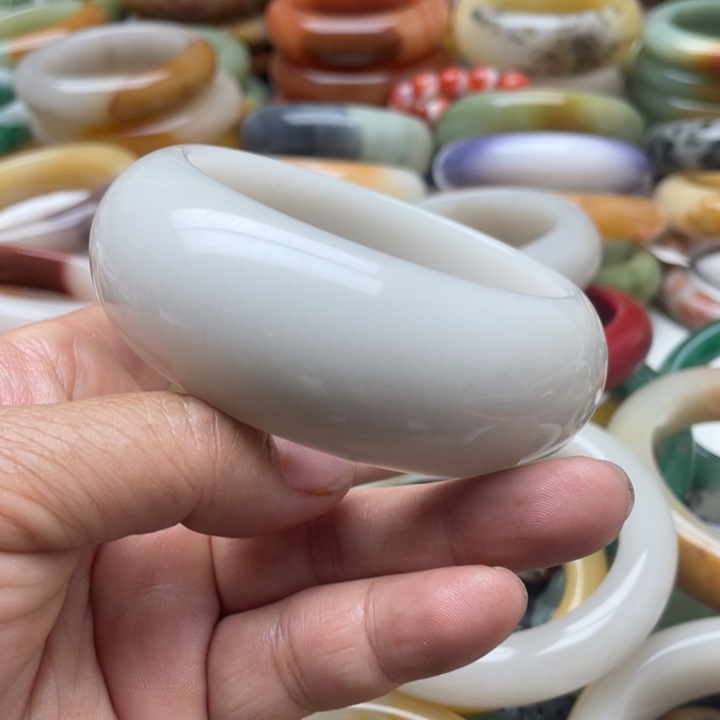 石英岩玉手镯未镶嵌可**爱