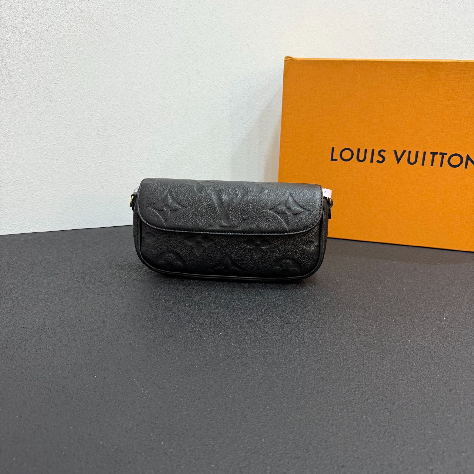 未使用 LouisVuitton/路易威登 壹所奢品/ivy斜挎黑皮闲置 海