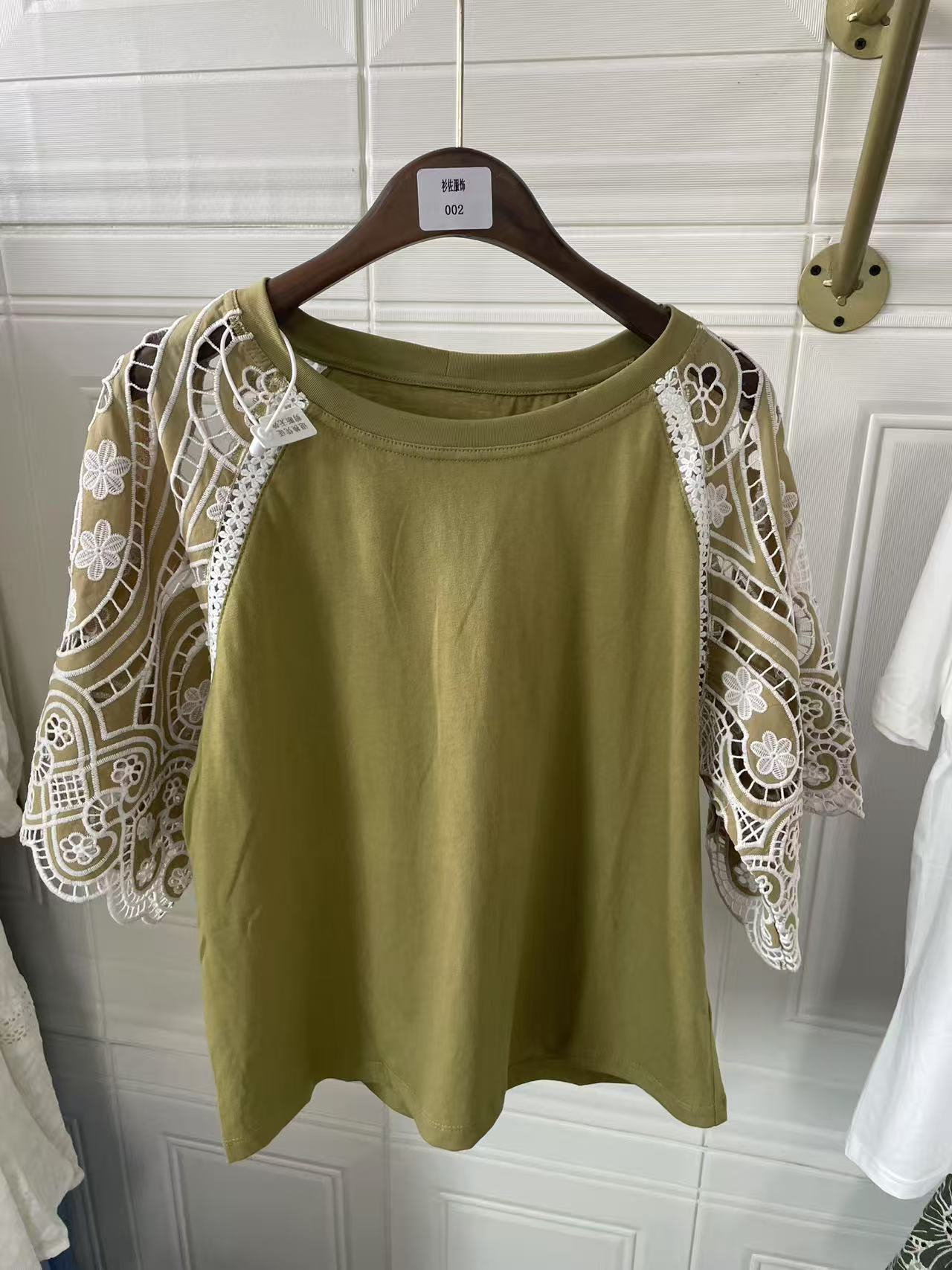 法式优雅23春夏新款刺绣圆领短袖百搭T恤女-02