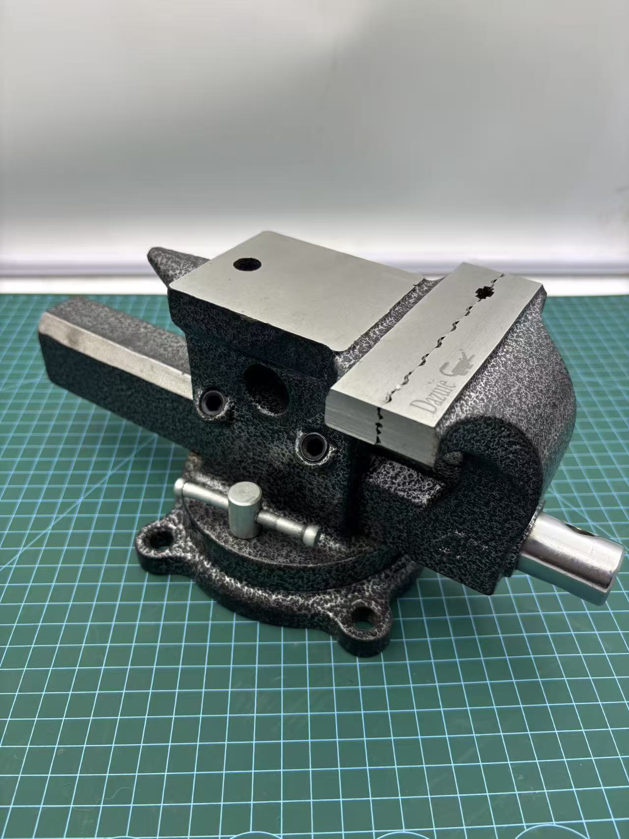 全钢工业级四寸牛角定制重型台虎钳精密平口多功能夹具工作台