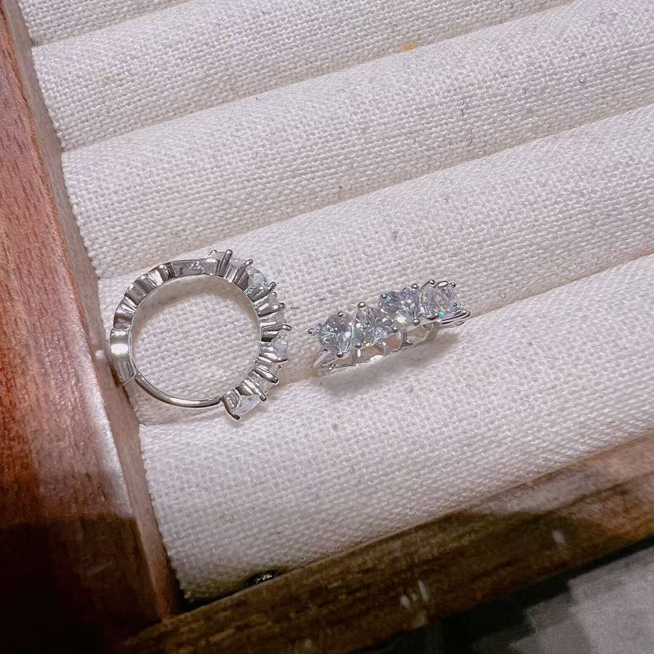 925银耳饰 旺莱 905 爱心闪锆镂空爱心耳扣S799391016 凤选