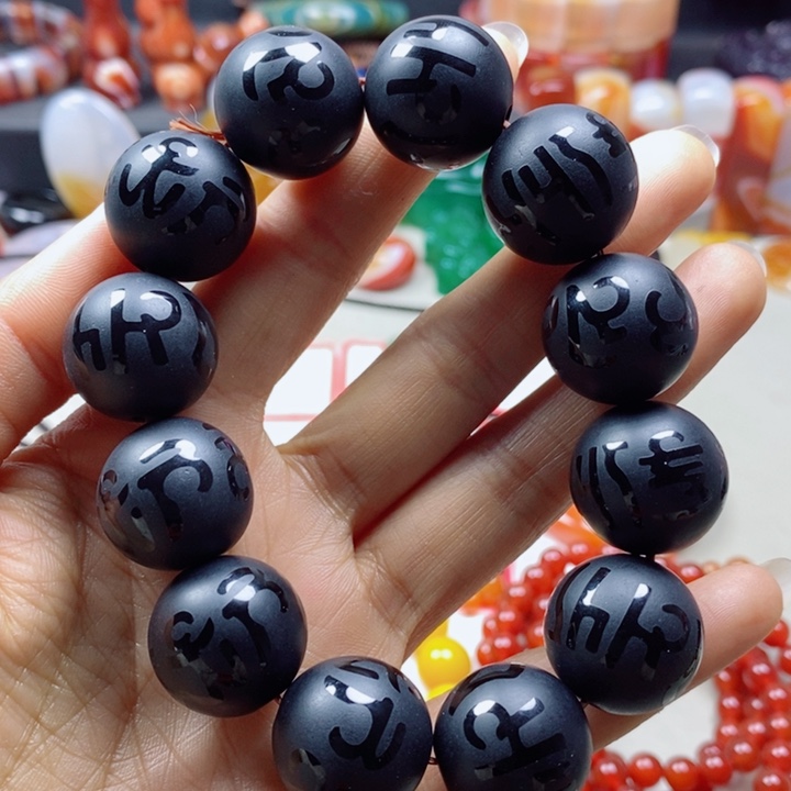 未镶嵌颈饰玛瑙/玉髓伊*