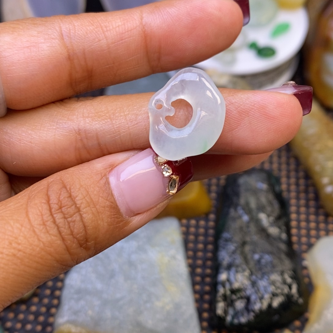 翡翠颈饰未镶嵌翡翠