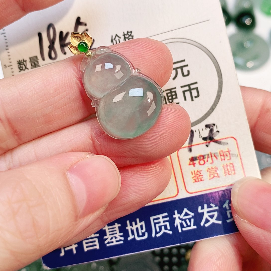 翡翠颈饰18K金镶嵌吊坠