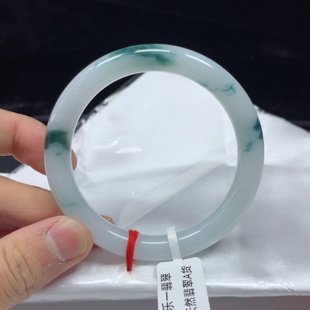 翡翠手镯（圆镯）未镶嵌55