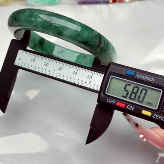 翡翠手镯未镶嵌手镯