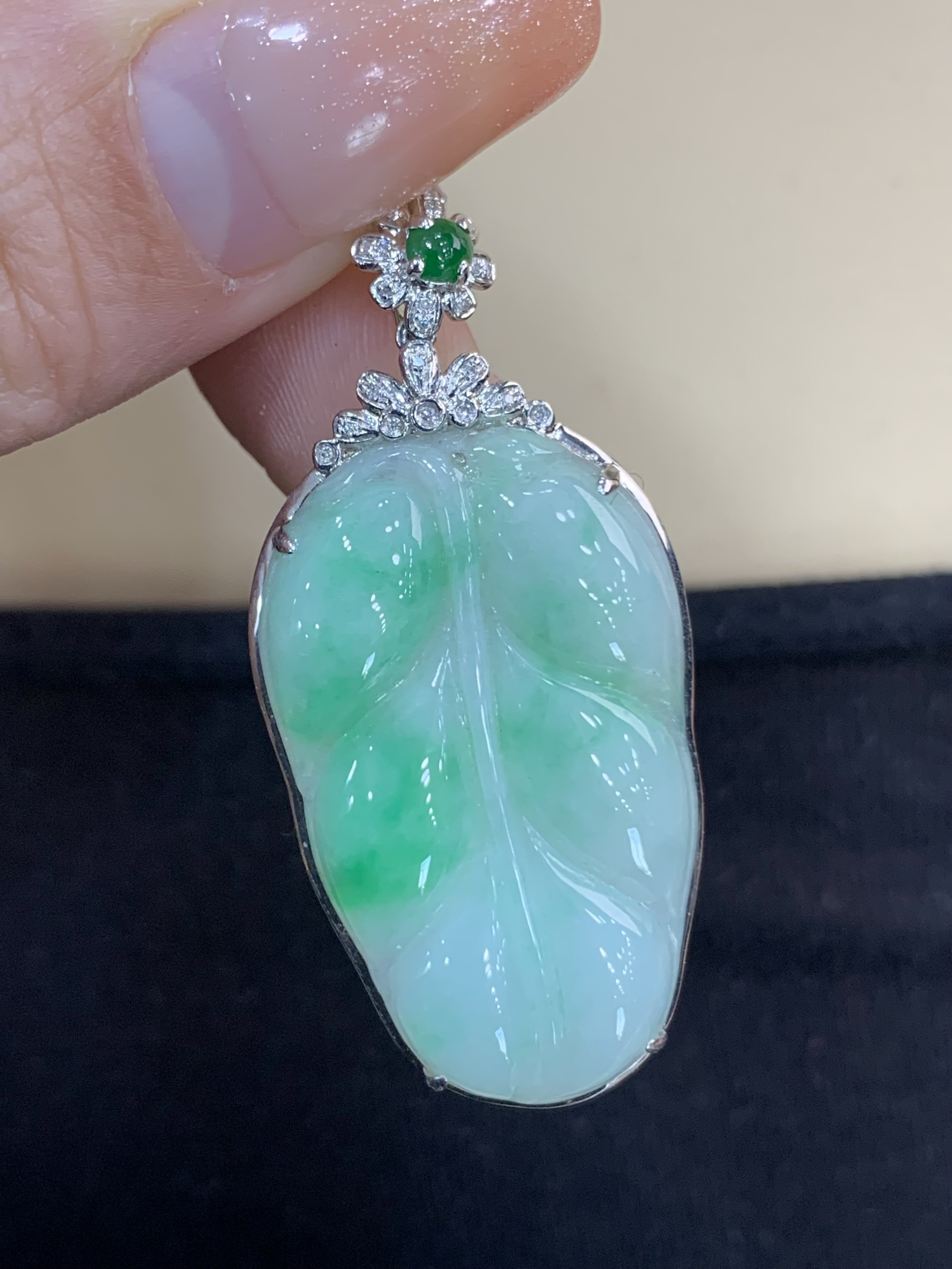 18k金镶翡翠飘绿叶子