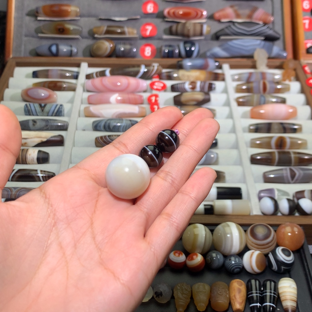 飞***湖玛瑙/玉髓未镶嵌颈饰