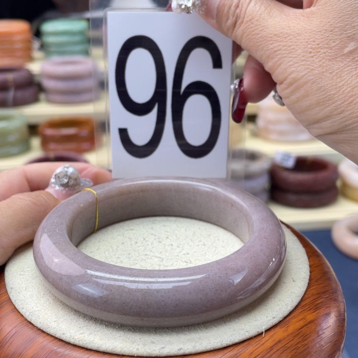 【闪购商品】石英质玉手镯未镶嵌