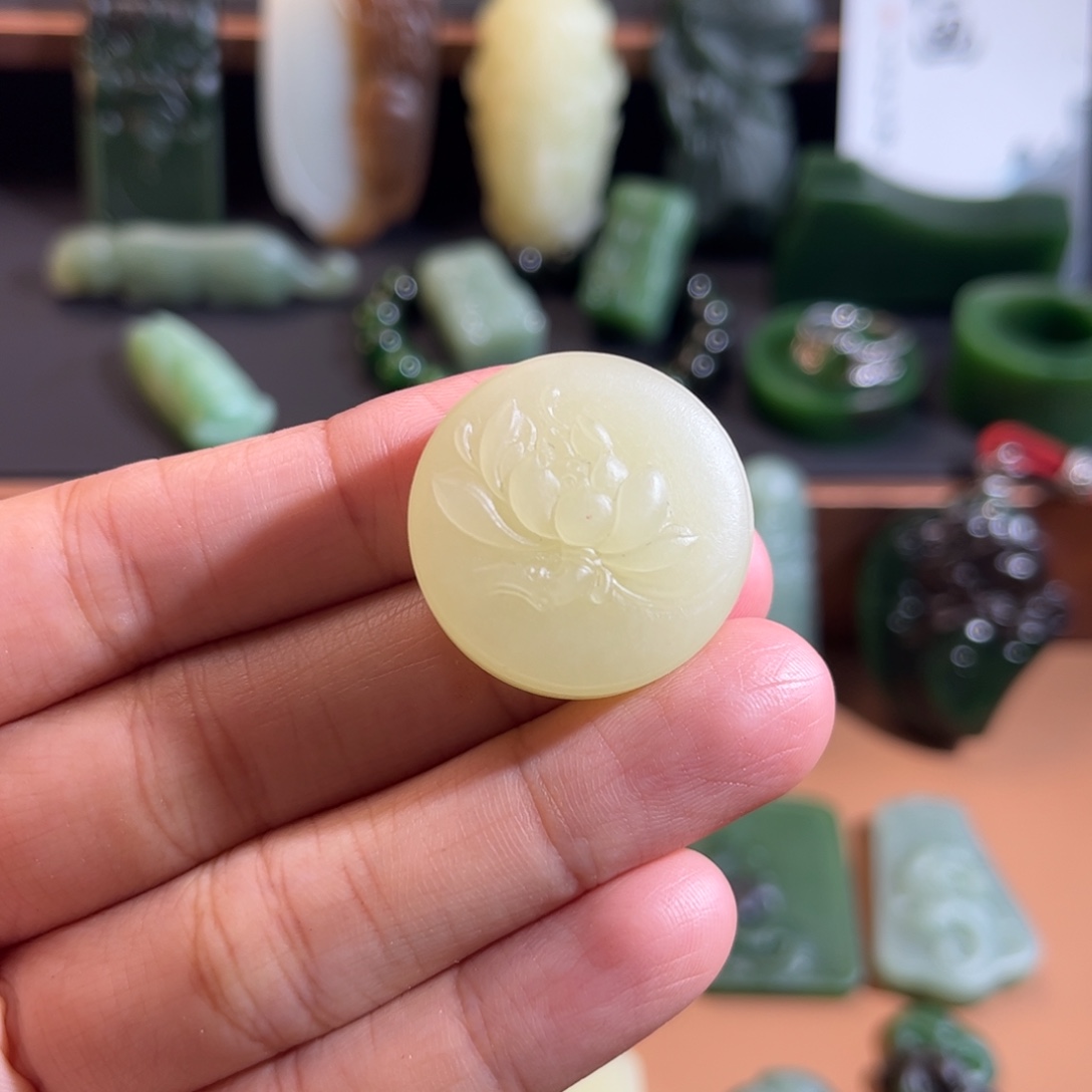 和田玉未镶嵌颈饰定制