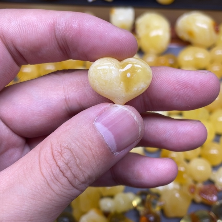 蜜蜡未镶嵌珠宝奇石