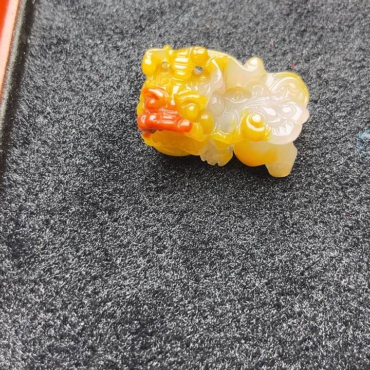 石英质玉（黄龙玉）颈饰未镶嵌