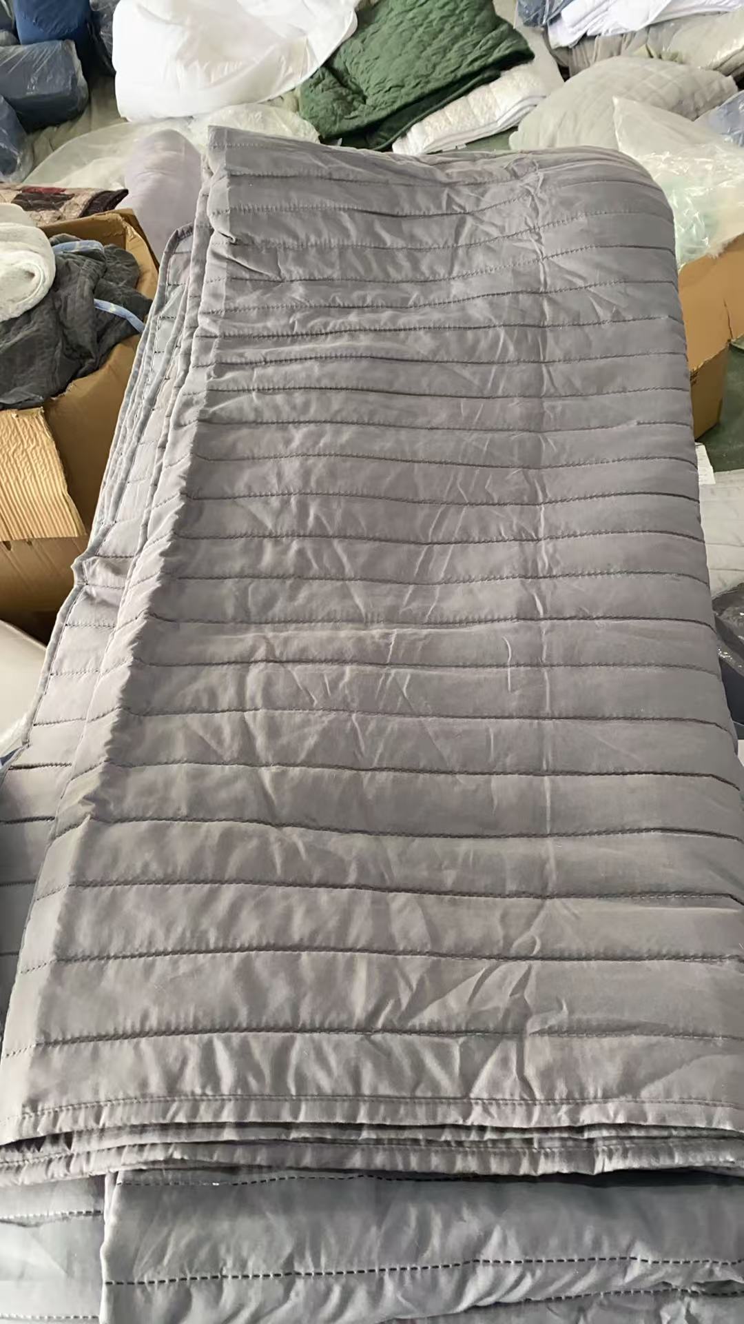 高级灰色条纹床盖约218*228瑕疵