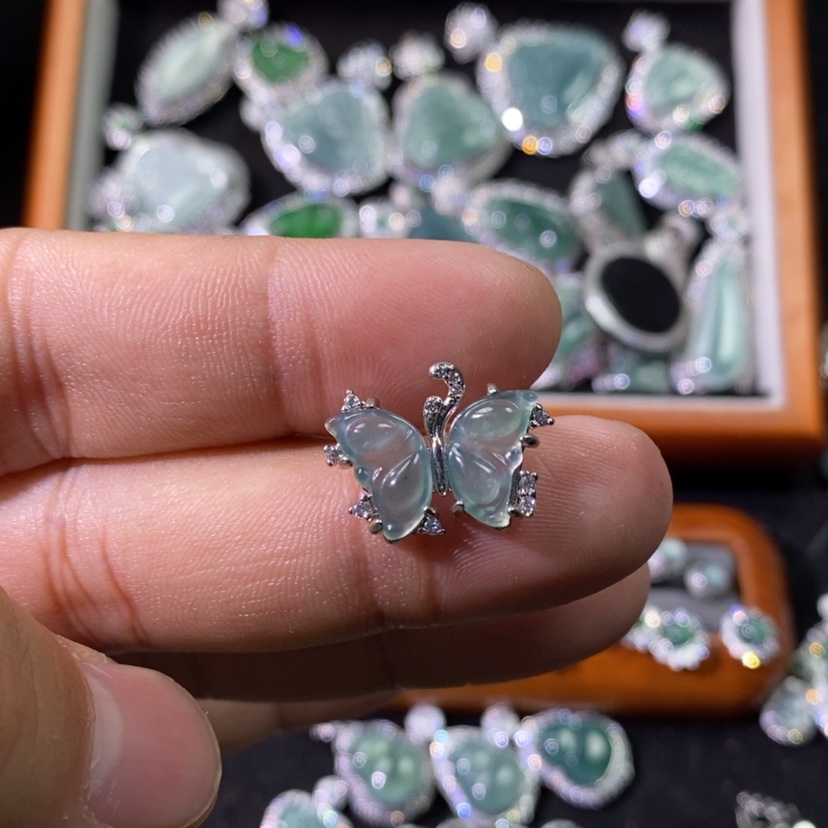 【闪购商品】翡翠颈饰未镶嵌天然