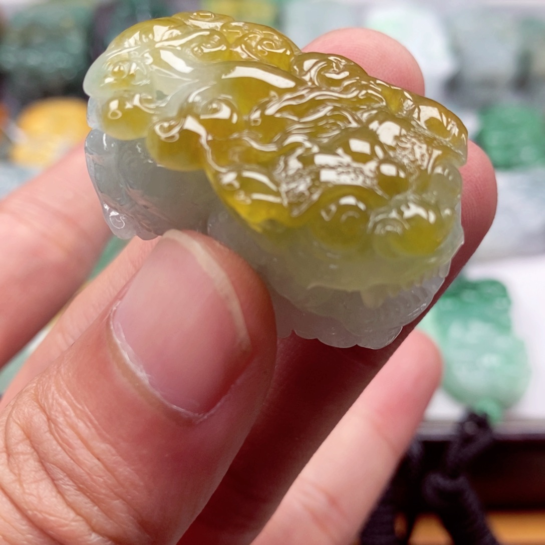 翡翠颈饰未镶嵌翡翠