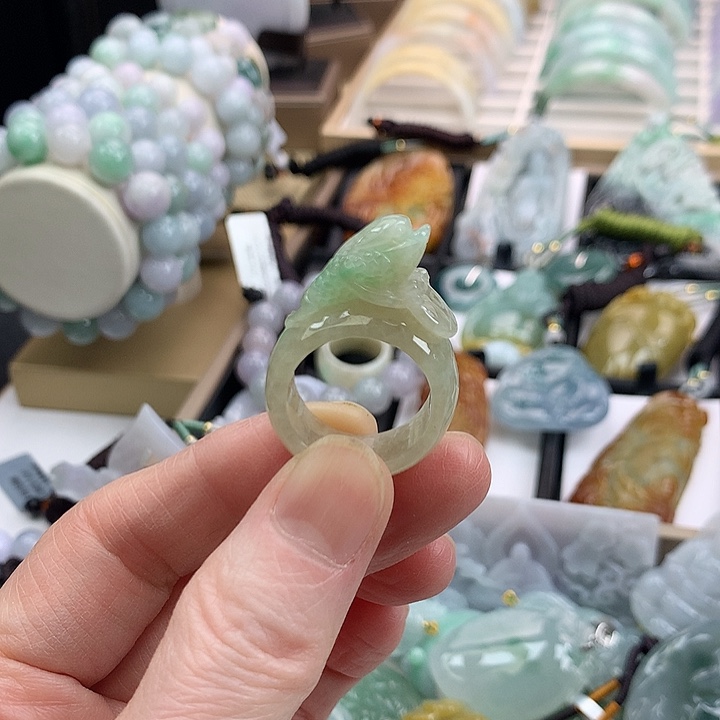 翡翠颈饰未镶嵌吊坠