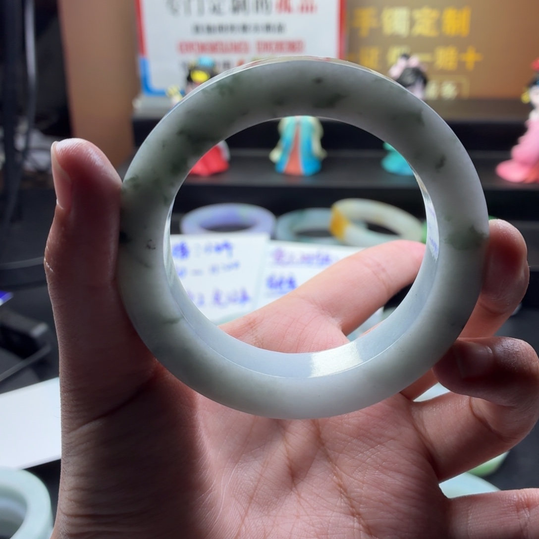 君***陌定制翡翠未镶嵌翡翠手镯