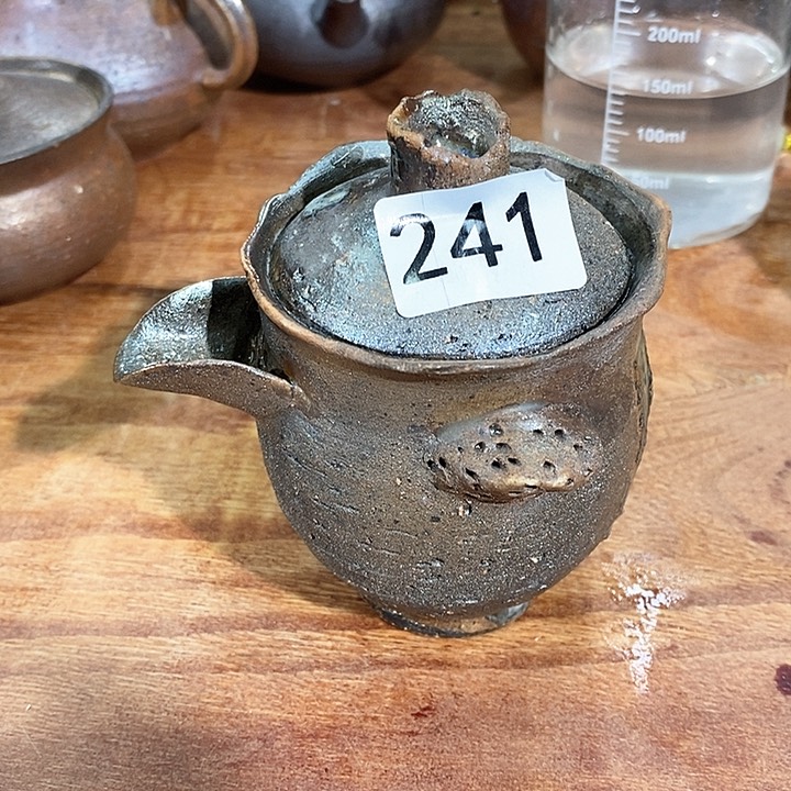 哦*?我们的确是一个人的