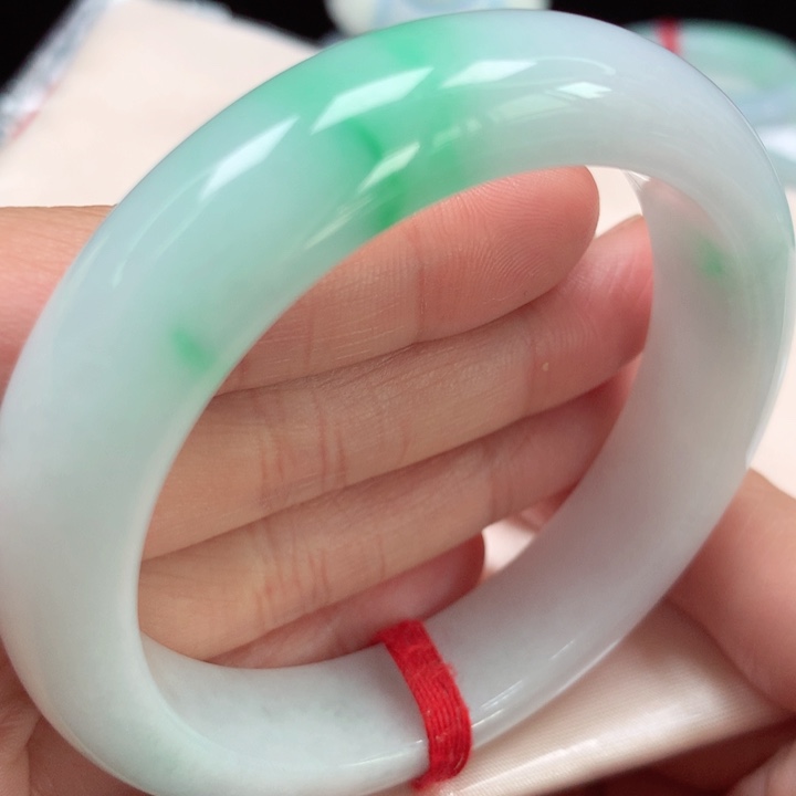 翡翠手镯未镶嵌白底青36