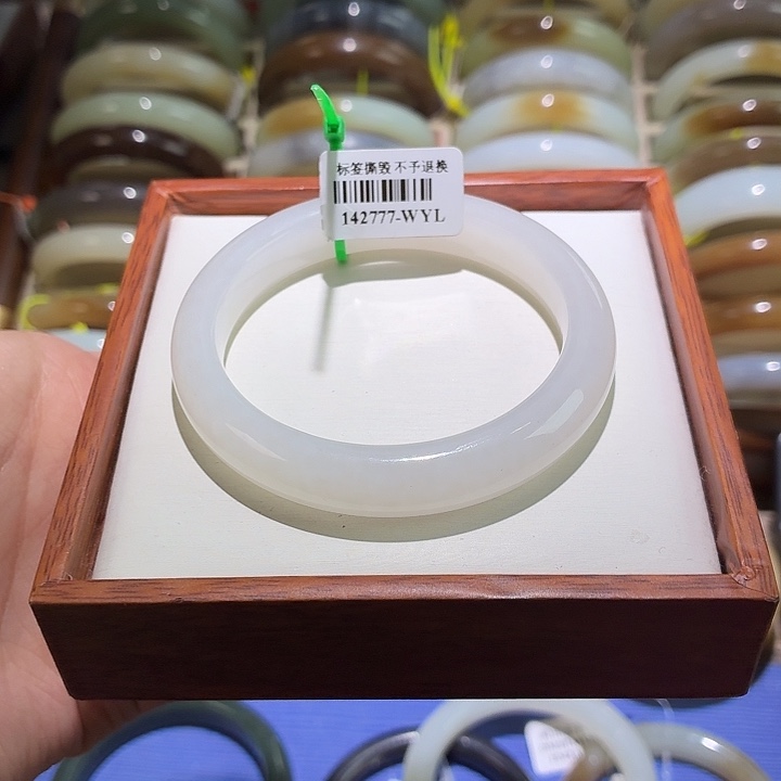 和田玉未镶嵌手镯2。 55