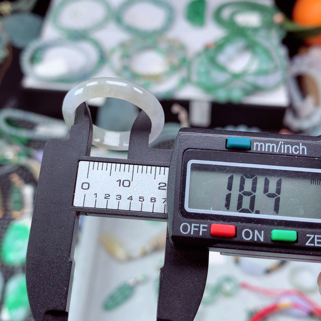 翡翠颈饰未镶嵌翡翠吊坠