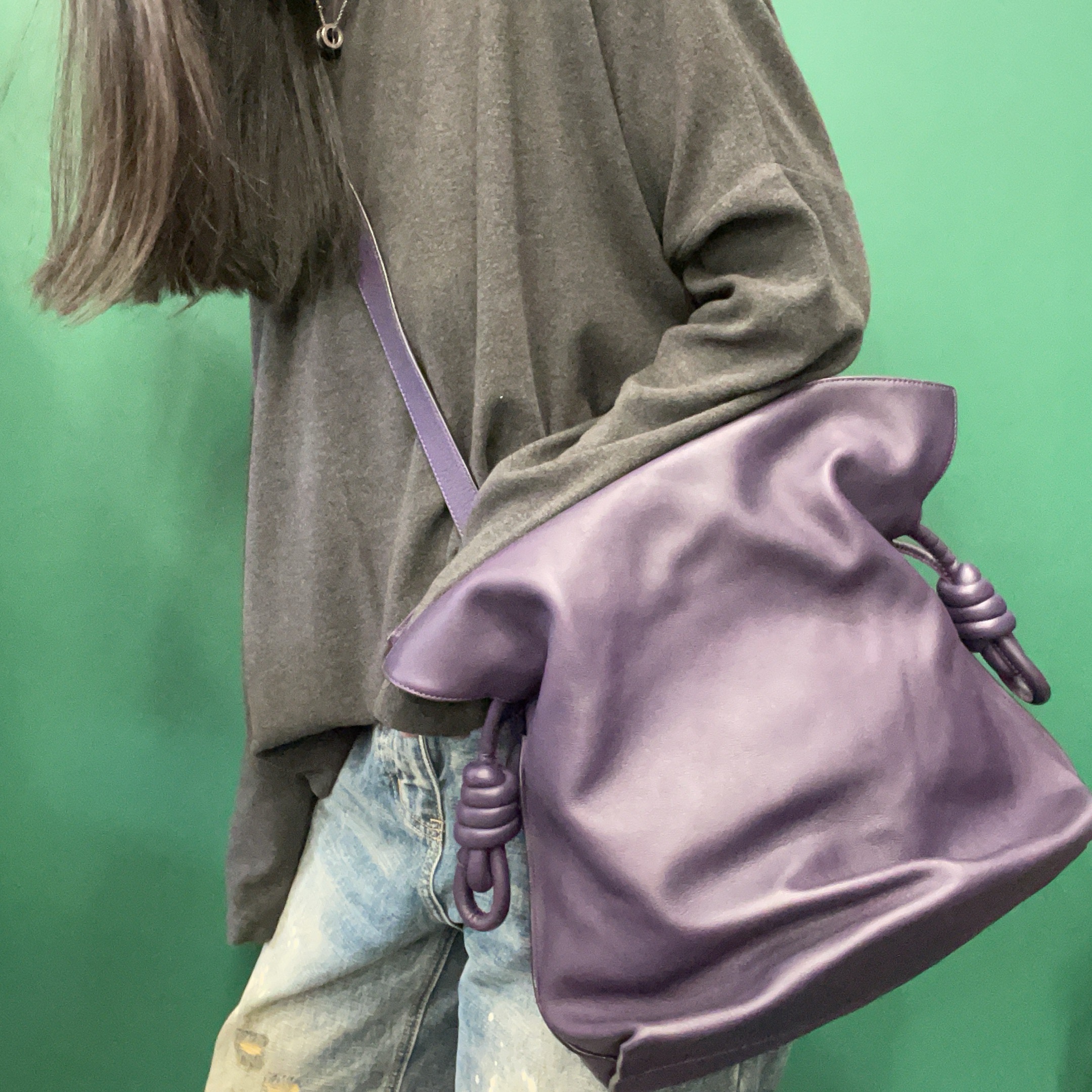 95新 LOEWE/罗意威 【KK】 61PP05 紫色抽绳福袋单肩包