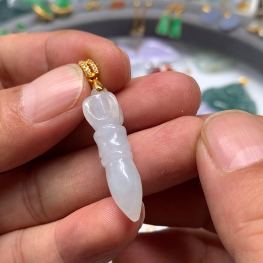 翡翠颈饰未镶嵌翡翠