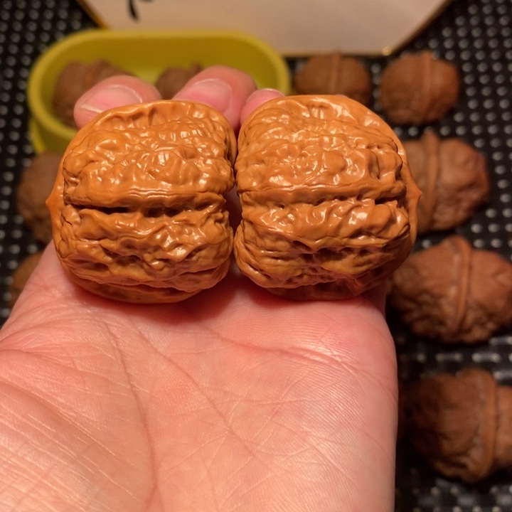 文玩核桃把件一线天开背肌肉w