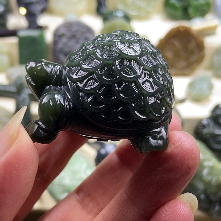 上***的和田玉未镶嵌颈饰