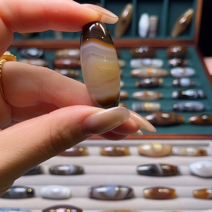 玛瑙/玉髓未镶嵌吊坠(赠链)