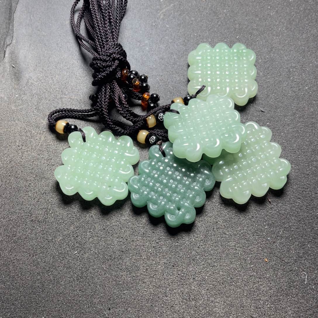 颈饰未镶嵌石英质玉健****泉