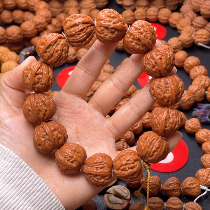 文玩核桃吊坠桃心