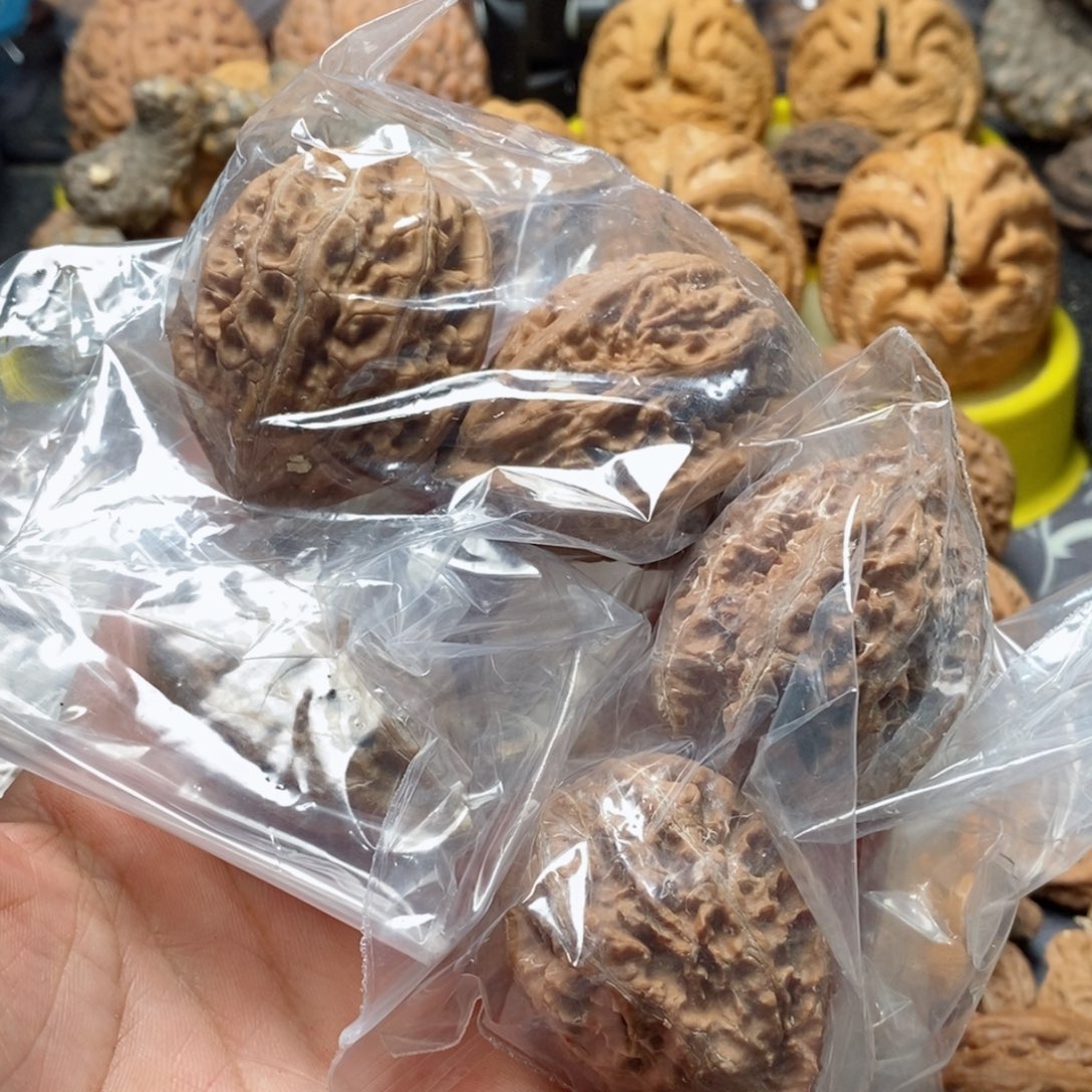 文玩核桃吊坠瑕疵18