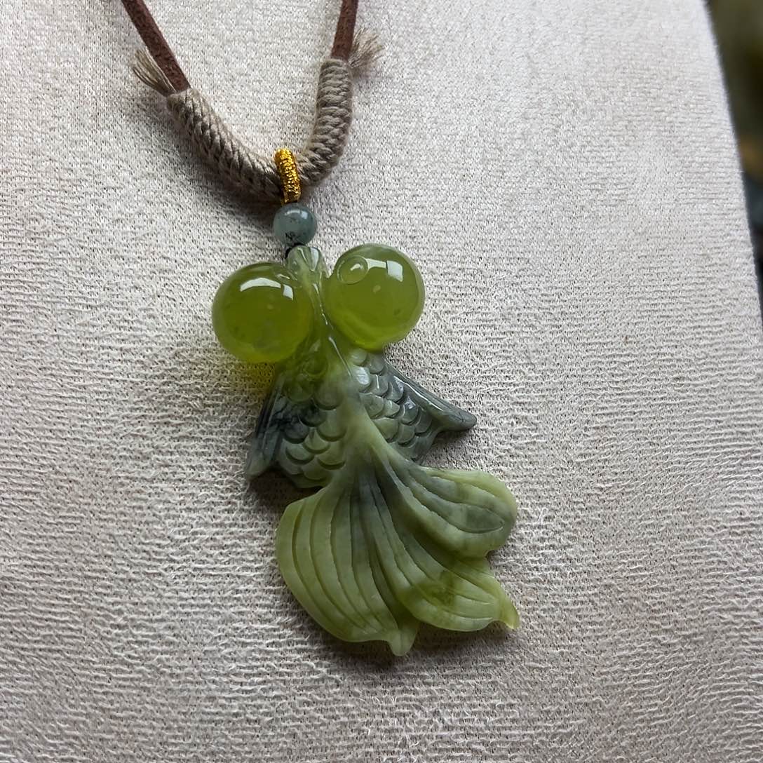 岫玉未镶嵌颈饰岫玉青提金鱼
