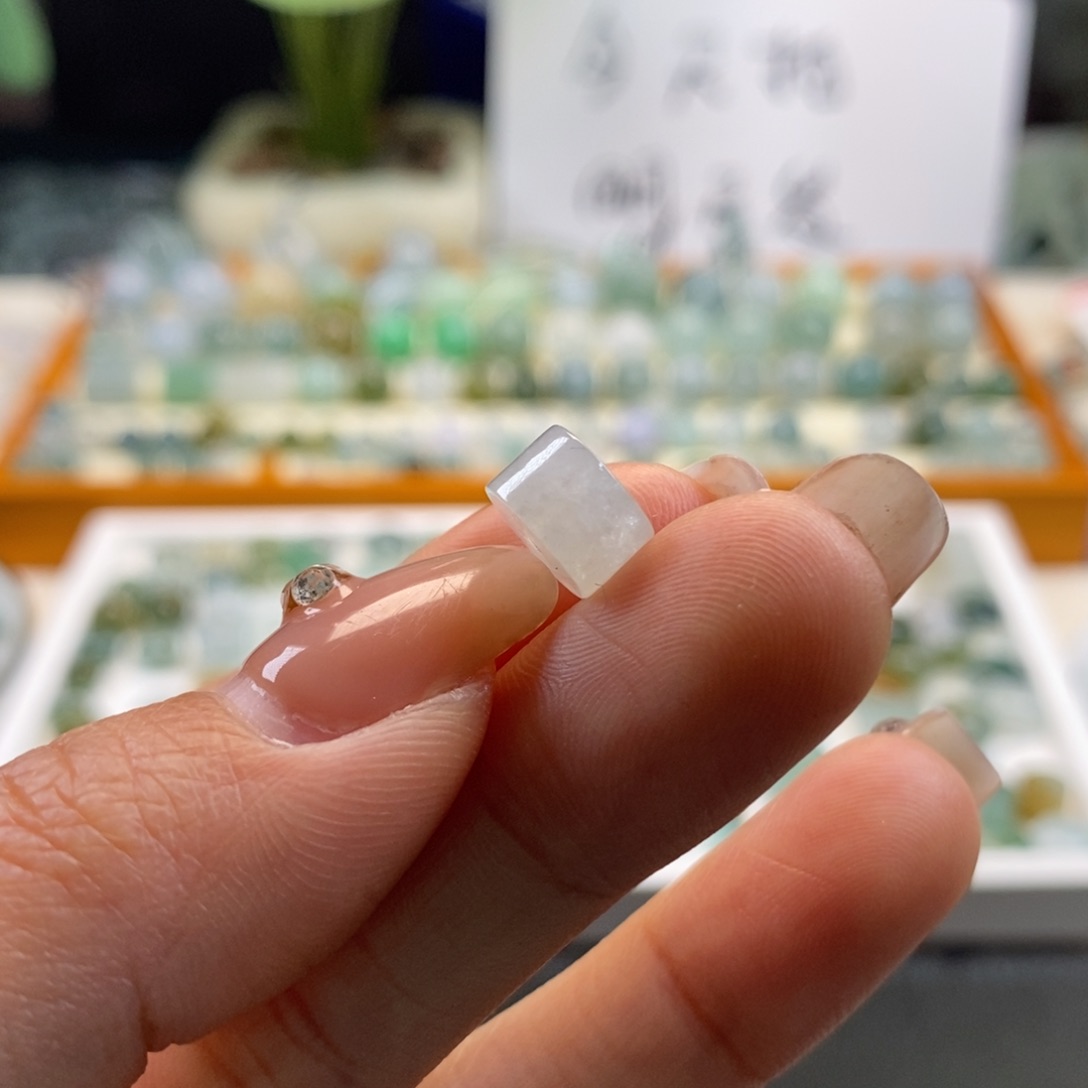 翡翠散珠天然翡翠桶珠8.6×5.4