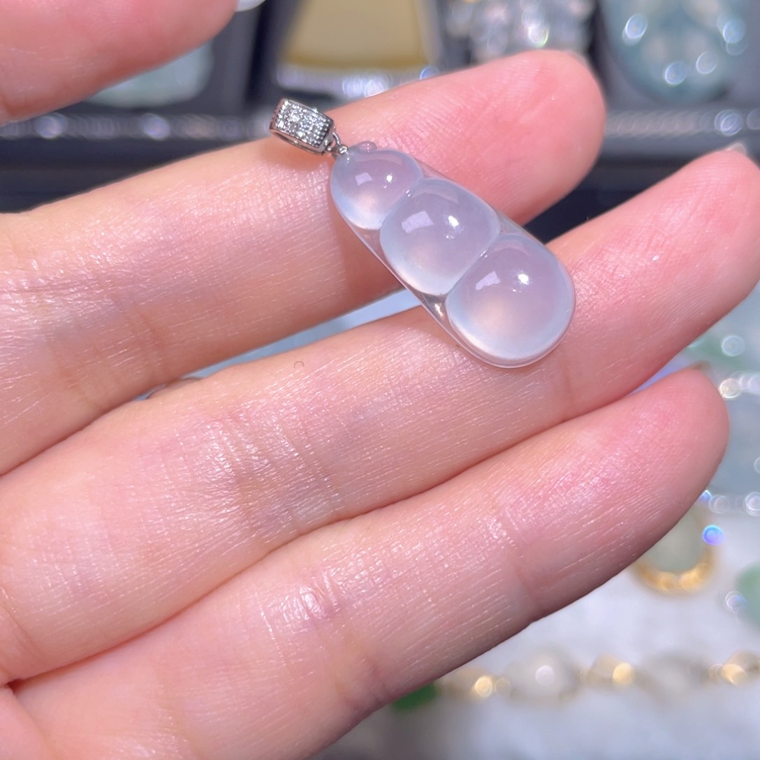 翡翠18K金镶嵌颈饰翡翠