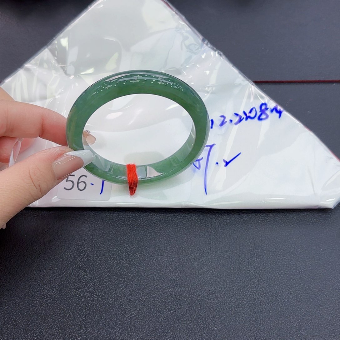 翡翠手镯未镶嵌手镯