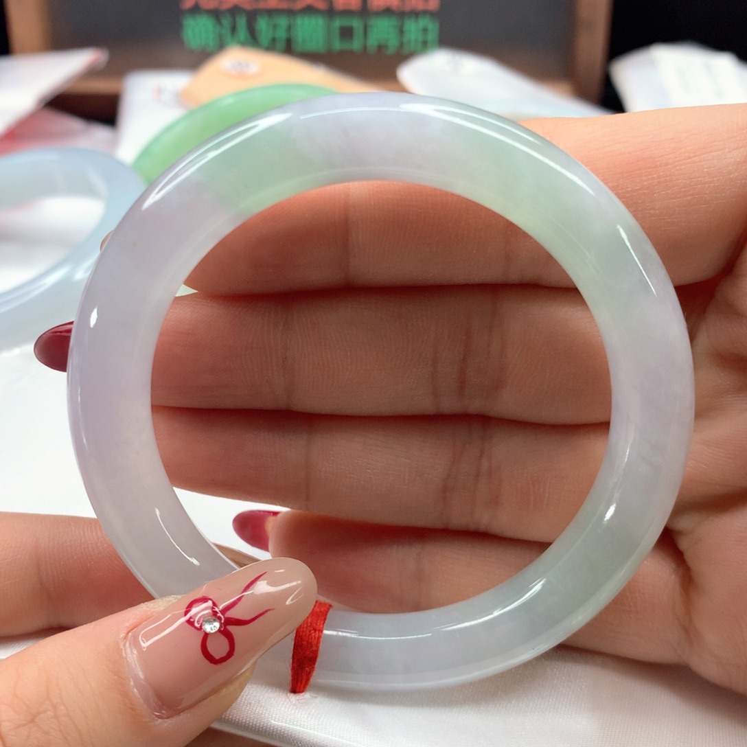 翡翠手镯未镶嵌54口